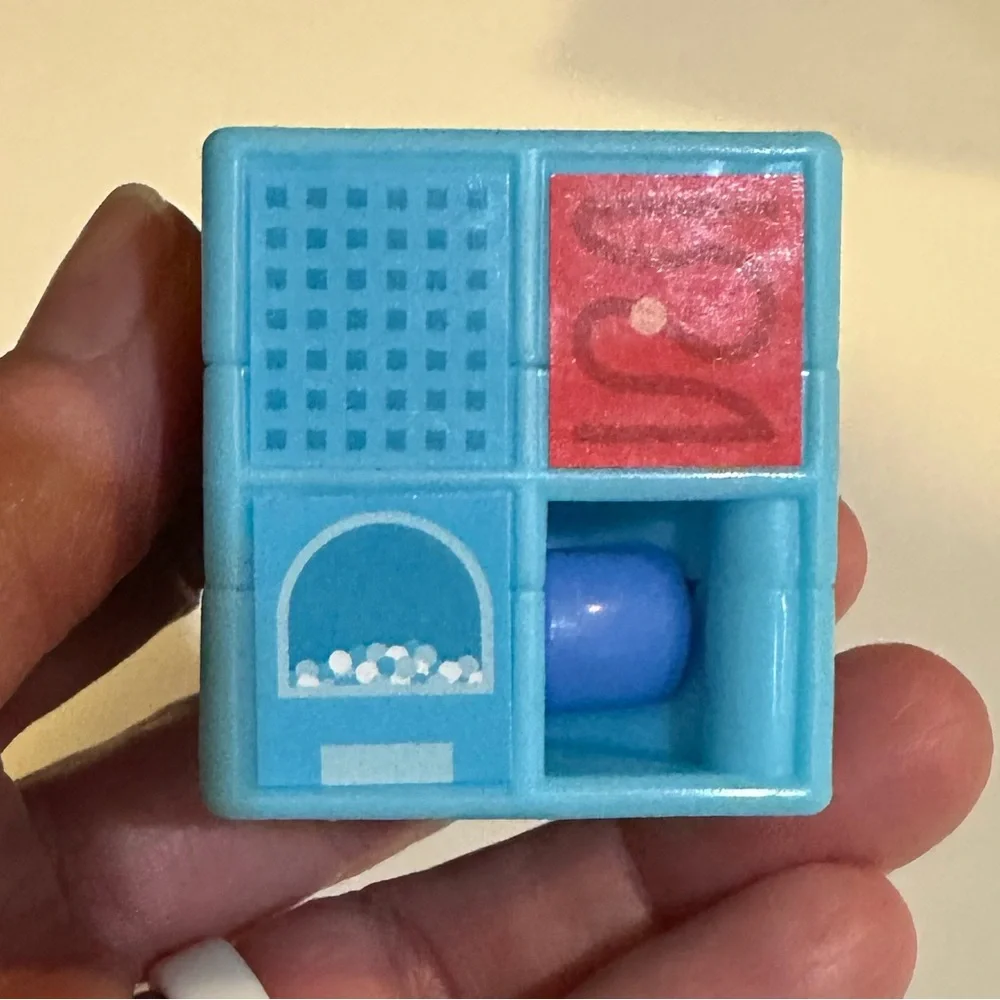 LIL MCDONALDS PLAY PLACE AREA TOY TINY MINI HAPPY MEAL BOX 3 & UNDER W/ STICKERS